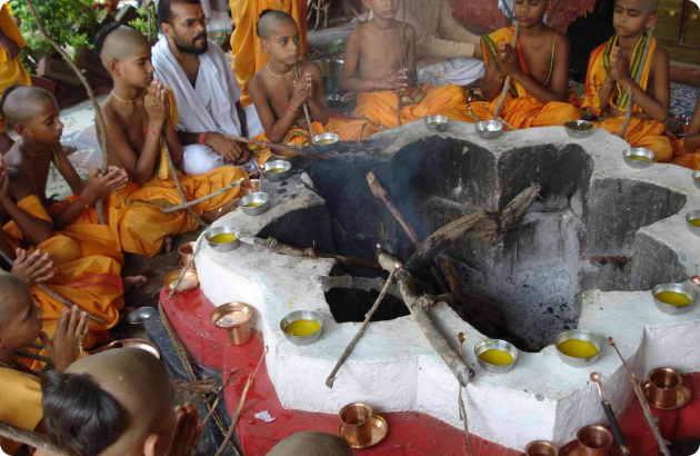 Priests performing the Ganga Aarti at night